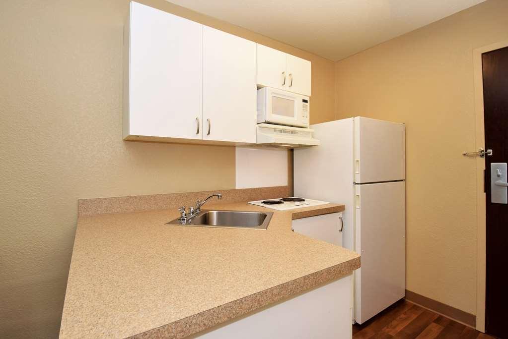 Extended Stay America Suites - Los Angeles - Long Beach Airport Room photo